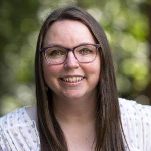 Headshot of Carolyn Pratt